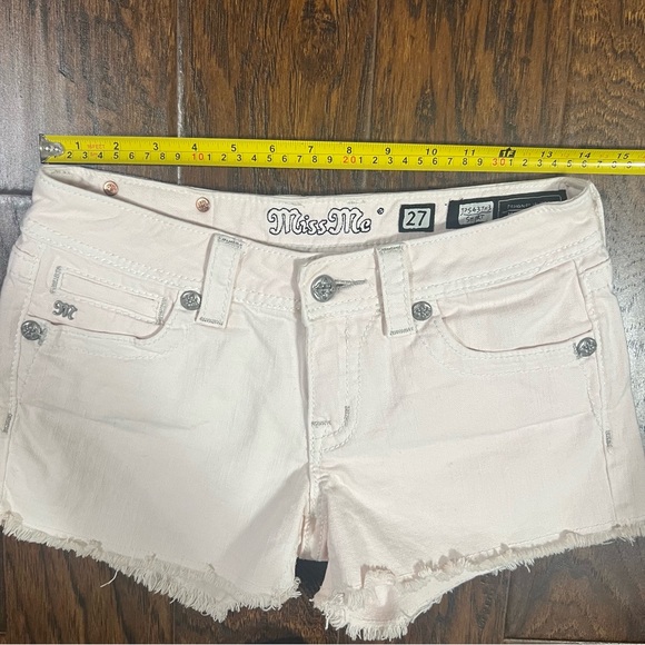 Miss Me Light Pale Pink Embellished Denim Shorts White Label Size 27 Distressed - Picture 4 of 14